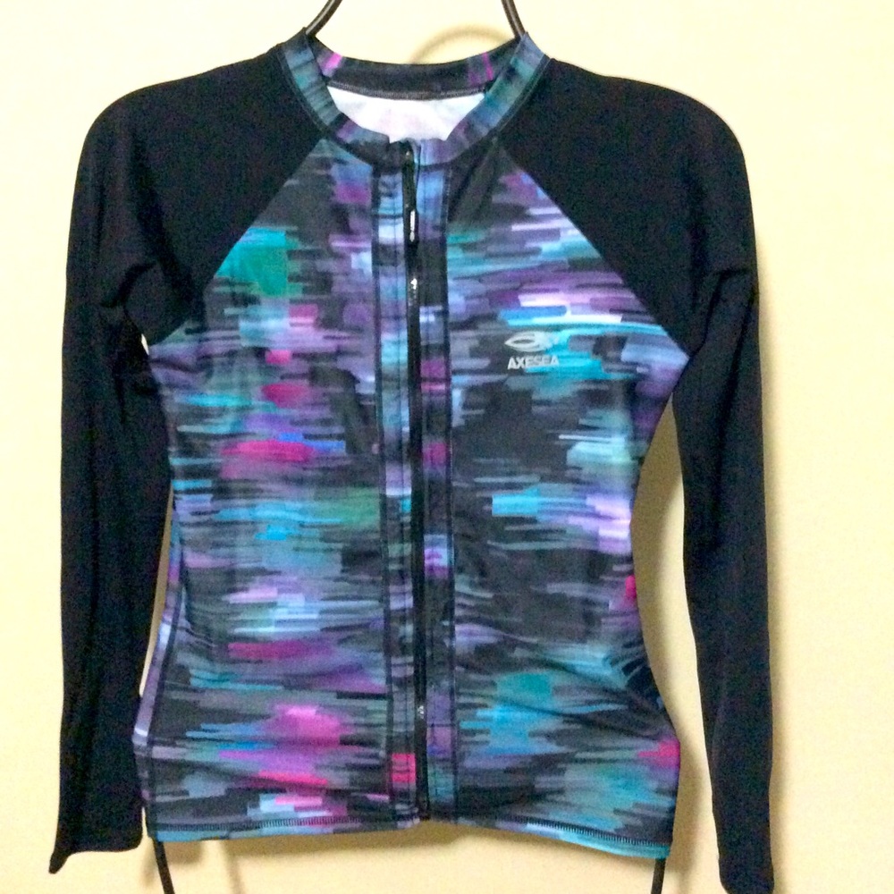 Axessa UPF 50 zip up top